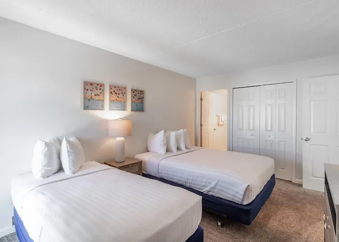 Bay Club By Coolvacay Aparthotel