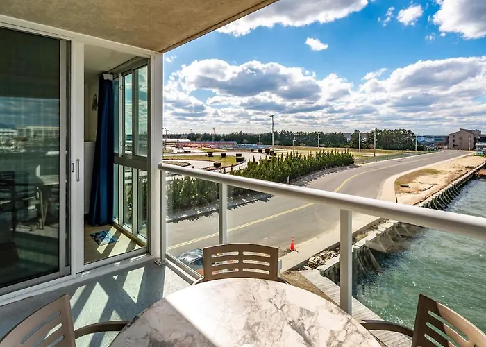 Bay Club By Coolvacay Aparthotel