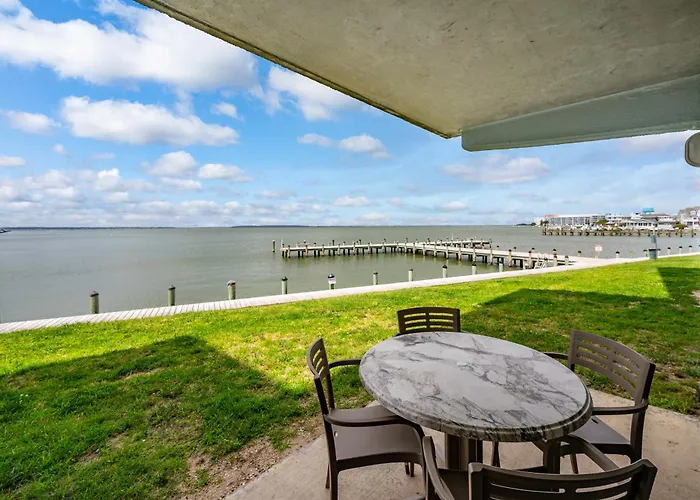 Bay Club By Coolvacay Aparthotel